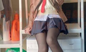 AT鲨的灰色裤袜套图，搭配豆腐脑，一时间让我有了绝妙的联想…是我不能再饿了？