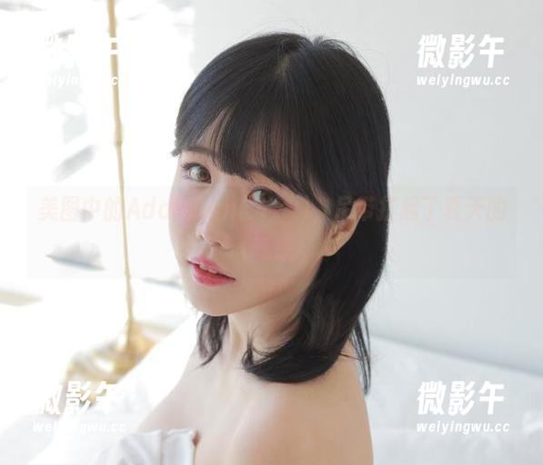 美图中的Addielyn(에디린)，吊带扛起了夏天的气息