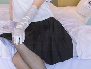 BoBoSocks袜啵啵 – 稚予灰丝合集新鲜出炉，花絮？是啊，我只想知道她的衣柜是泻药吗？