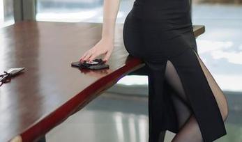 HuaYang花漾 – 图包里都是尤妮丝的比基尼，这种晒太阳的冲动，下载吧，激发隐藏的小憧憬！