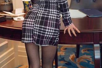HuaYang花漾 – 时光停在玥儿玥er的黑丝写真间，真是让人意外的舒适。