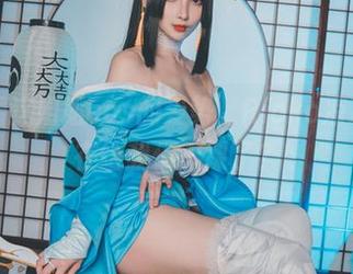 看，看这姐姐cos的姿势，Rioko凉凉子又在给我们上课了？