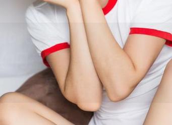 TouTiao头条女神 – 不得不说，小热巴穿牛仔裤的网盘写真，总让我想起当年的青春和小梦想。