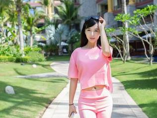 TuiGirl推女郎 – 玩转黑色，冯雨芝的私拍合集，偏爱好奇的你请入内瞧瞧。