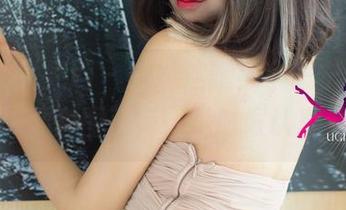 UGirls尤果网 – 哦，这腿！李思宁新软绵绵的美腿套图更新，是时候认真看了。