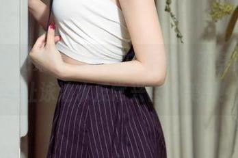 UGirls尤果网 – 李思宁在线，不穿泳装反而让泳池水反常兴奋的美图！