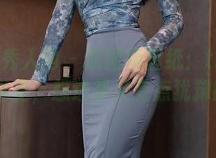 Xiuren秀人网 – 原图版壁纸：the卓君Jeanes浴室，想进却又有点犹豫的地方。