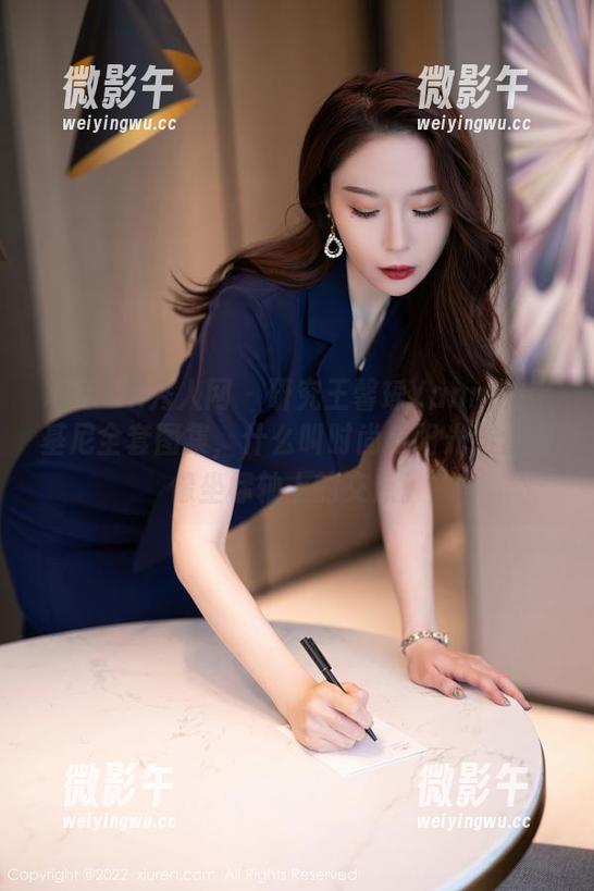 Xiuren秀人网 - 研究王馨瑶Yanni的比基尼全套图集，什么叫时尚与阳光结合得像坐标轴上的交点。