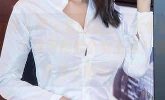 Xiuren秀人网 – 套图暴击：王馨瑶Yanni穿皮衣，不觉得她像个女王吗？想插嘴，咋那么迷呢？