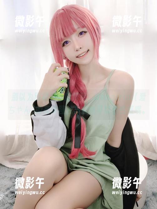 别以为围裙只有厨房用，asagiriai(爱ちゃん)的高清图片里它也可以很性感哦。