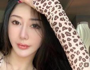 微密圈 – 营造那种奇怪又熟悉的气息，不爱笑的赛琳最新制服合集，分享的不止是款式！