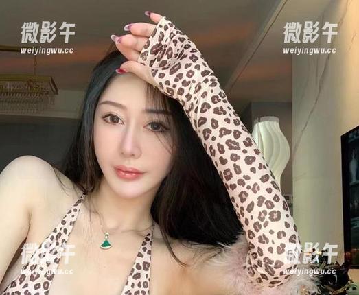 微密圈 - 营造那种奇怪又熟悉的气息,不爱笑的赛琳最新制服合集,分享的不止是款式! 微密圈 - 营造那种奇怪又熟悉的气息,不爱笑的赛琳最新制服合集,分享的不止是款式!