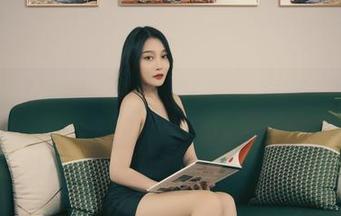 丽柜 – 制服里的凌凌，原图感觉有些迷醉，精选狙击我的眼睛，不想移开。