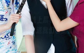 丽柜 – 惊！苏黎线上展示她的作品，镜中玉足闪烁，难道我们也要看吗？