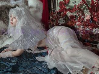 云溪溪的最新写真集，油画少女，这画框外的光线真有点耐人寻味。