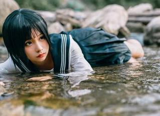 青春的模样，兔玩映画带你走进这组绿T恤白鞋少女的美图资源。