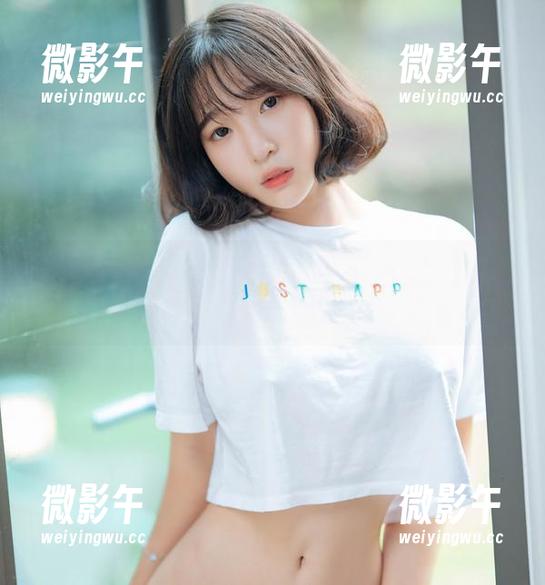 姜仁卿(강인경)，你的圣诞照为何像是刚从花店打包出来？这些图片堪忧啊。