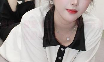小众视觉 – 教室气氛下的小薯条合集：在校园里遛达的画面