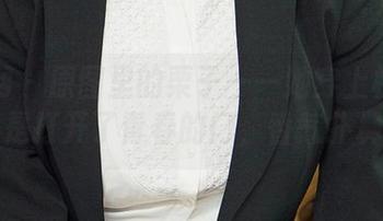尤果网 – 原图里的栗子——她穿上校服就像是打开了青春的门，香气扑鼻！