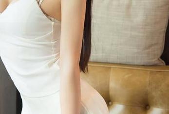 尤果网 – 看！黛熙儿白裙大冒险——用美照记下我对风的尊敬（其实是打了个喷嚏）！