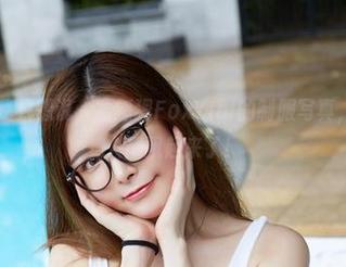 尤物馆 – 我只想说，孟狐狸FoxYini的制服写真，照片整个人都飘起来了！