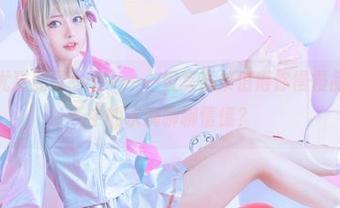 泳池畔的尤猫醒醒ovo——一组写真集值得你慢慢品味，画面中的水滴聊聊情愫？