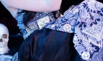 星黛鹿鹿i的私拍：要不说是平安，却搞得真不平常！