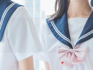 美图“木棉棉OwO”，灰格子JK，这个搭配真让人直呼“可爱”！