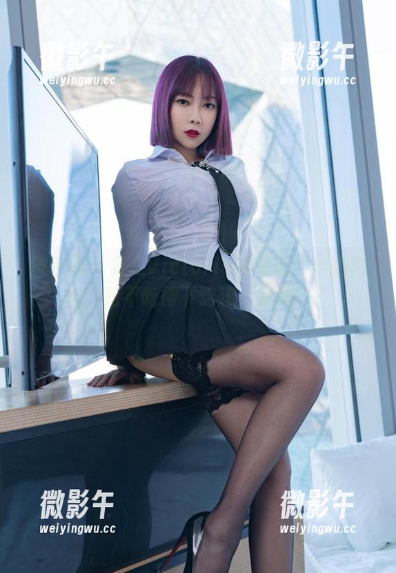 微密圈 - 果儿Victoria的更新：半腿肉丝，吃不吃得下这道“美味”？