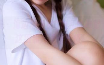 果团网 – 海边与蜜桃Q妹儿的奇妙碰撞：这组照片不看后悔！