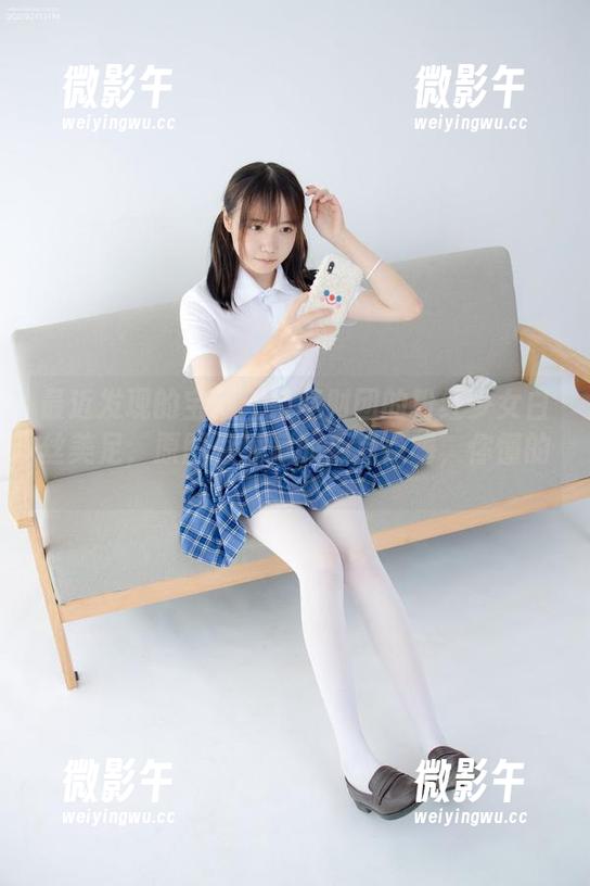 最近发现的宝藏：森萝财团的粉红少女白丝美足，原图里蕴藏的那点隐晦，你懂的。