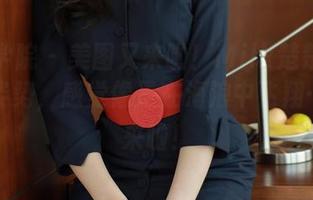 模范学院 – 美图又来啦！Milk楚楚的海边新姿势，感觉像是在海浪中飞翔…更新来啦！