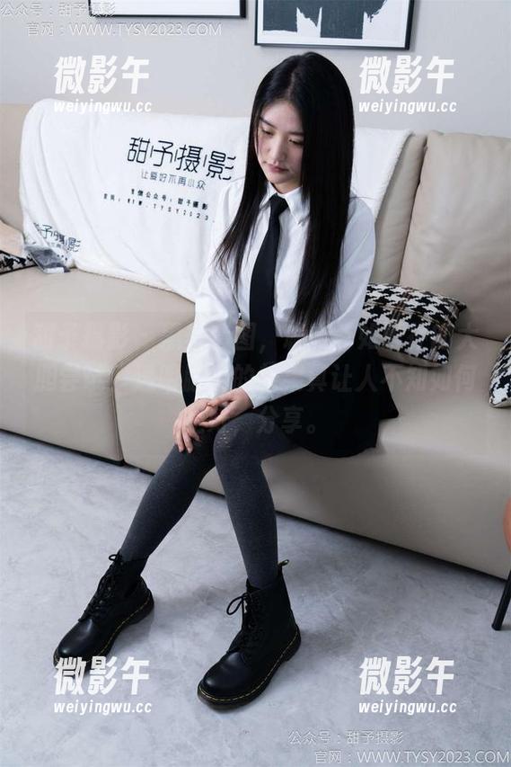 甜予摄影 - 黑丝套图，璇璇一如既往的大胆尝试，透明脚尖的效果真让人不知如何是好，分享。