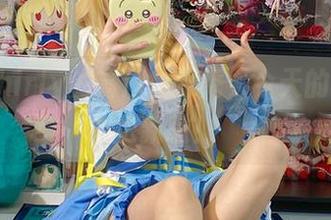 白栎Shirly的高清校服秀，今天的壁纸又更新啦！