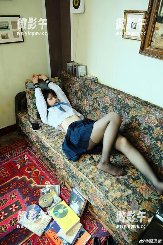 白莉爱吃巧克力的学妹写真,原图比你想得还单纯? 白莉爱吃巧克力的学妹写真,原图比你想得还单纯?