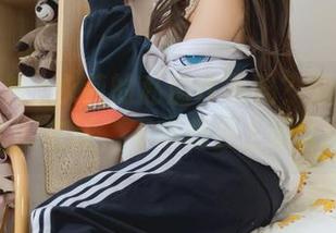 这不是神沢永莉的私房作品吗？双马尾黑丝班主任，有点想去上课了…