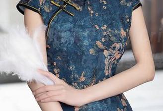 秀人网 – 一只脚的美足哲学，Cris_卓娅祺让你升华了审美，无形的壁纸感在表征。