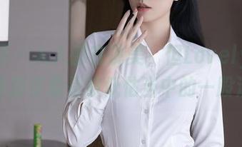 秀人网 – 人人都在说美，但Lovely璐璐的高清脚资源是被低估当中的一股清流！