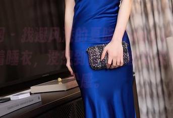 秀人网 – 找避风港的夏晓Maggy，私房里穿着睡衣，没想到图包也能带来这种轻松感。