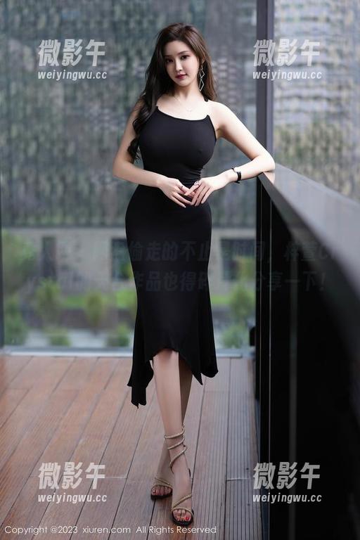 秀人网 - 网盘偷走的不止是时间，梓萱Crystal的天台作品也得碎片化分享一下！