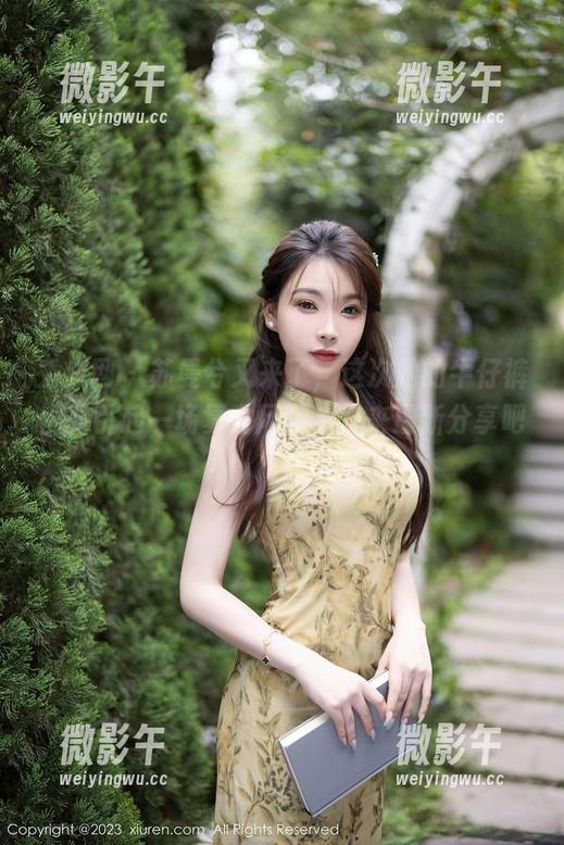 秀人网 - 苏曼兮又来了，这次她的牛仔裤都能引起一场复古风潮，快来最新分享吧！