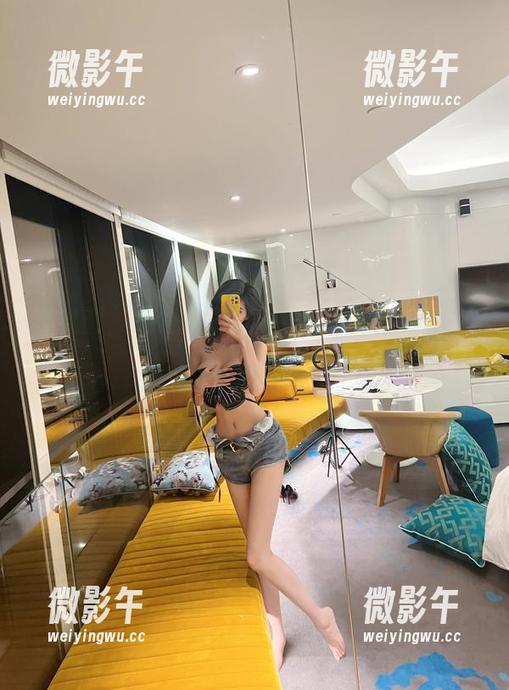 微密圈 - 葛征的长腿豹纹,一场印花与肌肤的协奏 微密圈 - 葛征的长腿豹纹,一场印花与肌肤的协奏