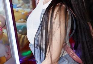 蜜桃社 – 看！原图中的许思铭，让水手服华丽转身为小女孩的梦想船。