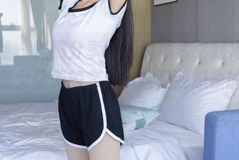 袜啵啵 – 熊熊分享的海边照片，脑海中浮现的是戈壁滩的奔放…这是我想象的海吗？