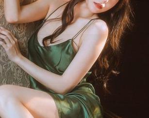 察探香草喵露露的资源，泳装自拍集结了各种小露乱撞的意外乐趣